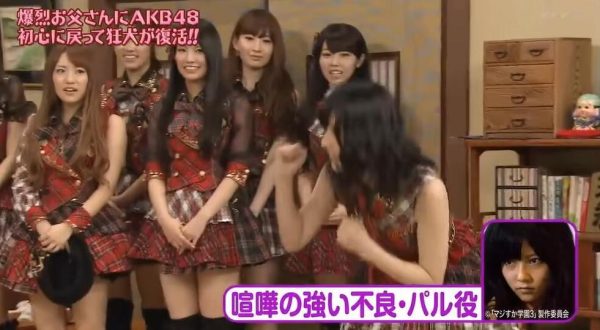 AKB48女团十年辉煌历程纪录片中，爆裂老爸的妙趣横生